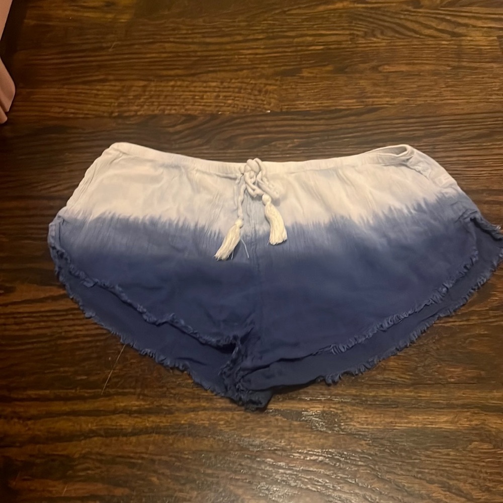 Shorts from airy blue on the bottom white on the top short